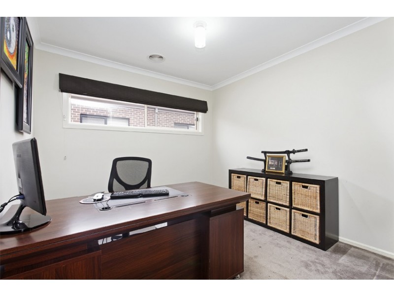 8 Riparian Way, Ferntree Gully VIC 3156