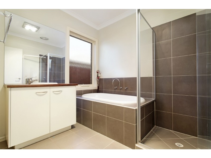 8 Riparian Way, Ferntree Gully VIC 3156