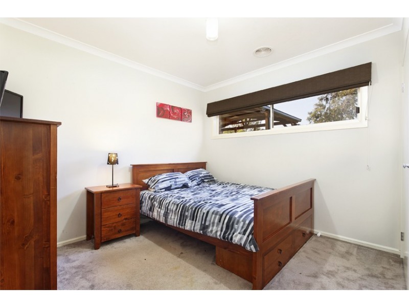 8 Riparian Way, Ferntree Gully VIC 3156
