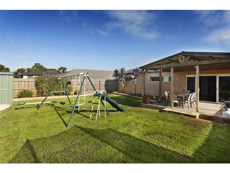 8 Riparian Way, Ferntree Gully VIC 3156