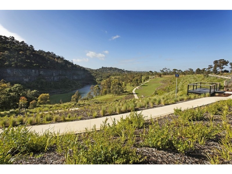8 Riparian Way, Ferntree Gully VIC 3156