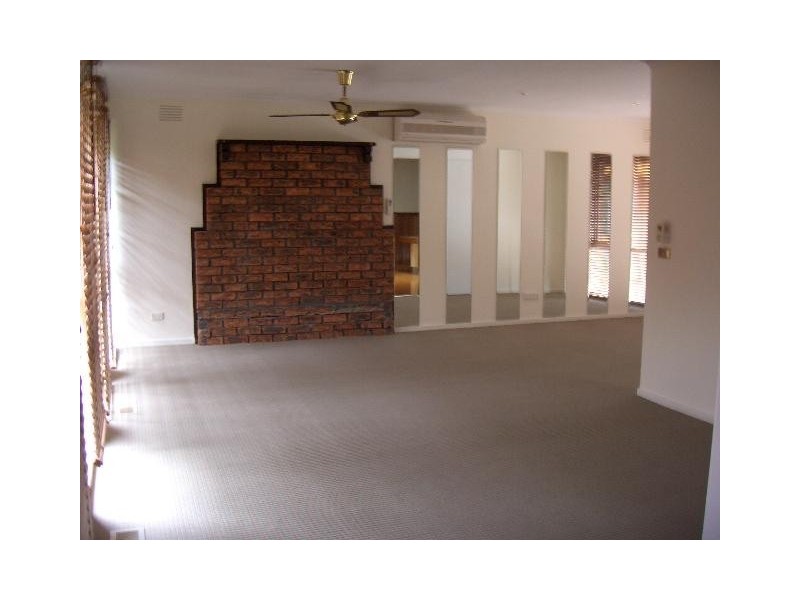 13 Duntroon Drive, Wantirna VIC 3152