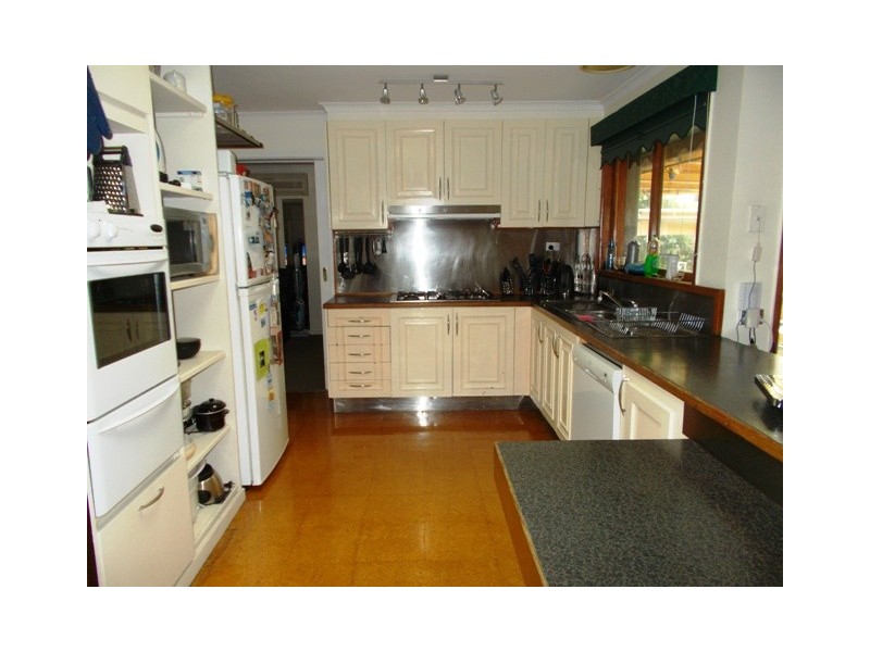 13 Duntroon Drive, Wantirna VIC 3152