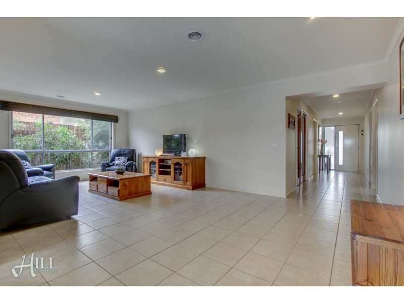 34 Tyndall Street, Cranbourne East VIC 3977