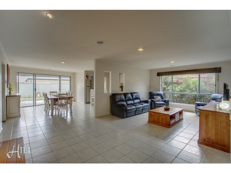 34 Tyndall Street, Cranbourne East VIC 3977