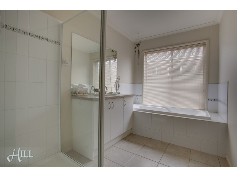 34 Tyndall Street, Cranbourne East VIC 3977