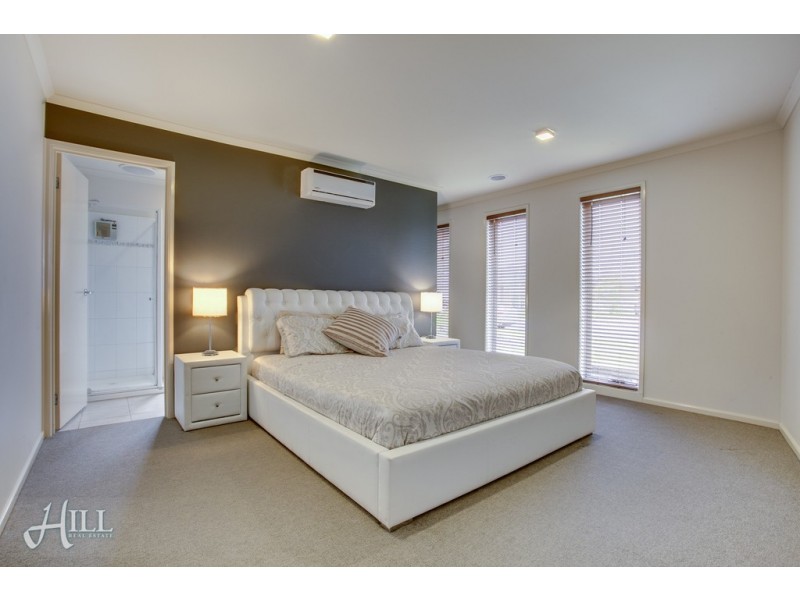 34 Tyndall Street, Cranbourne East VIC 3977