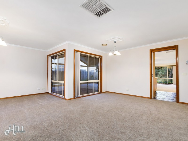 77 Applewood Drive, Knoxfield VIC 3180