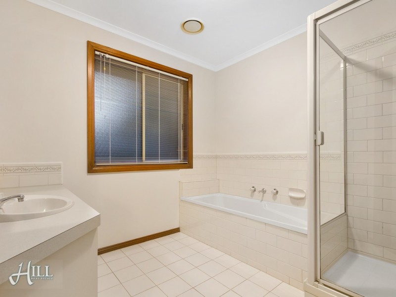 77 Applewood Drive, Knoxfield VIC 3180