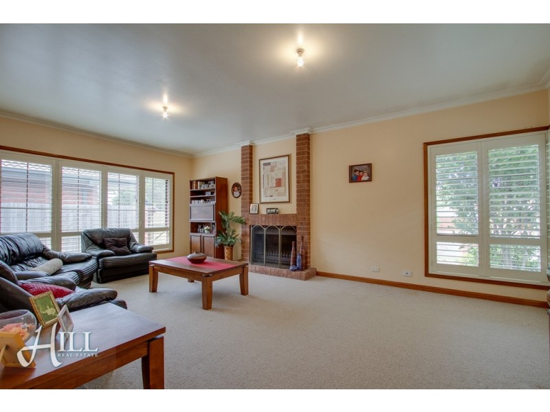 8 Brennan Drive, Wantirna South VIC 3152