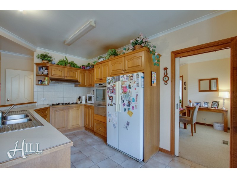 8 Brennan Drive, Wantirna South VIC 3152