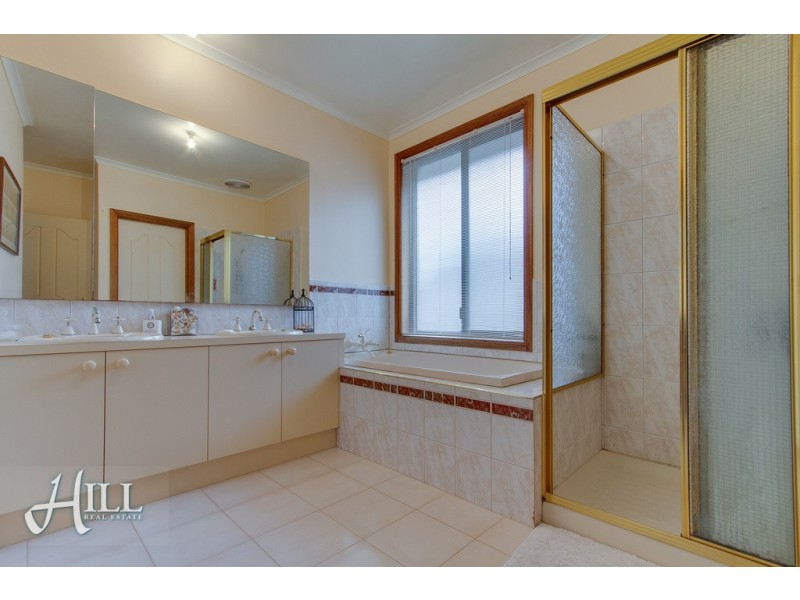 8 Brennan Drive, Wantirna South VIC 3152