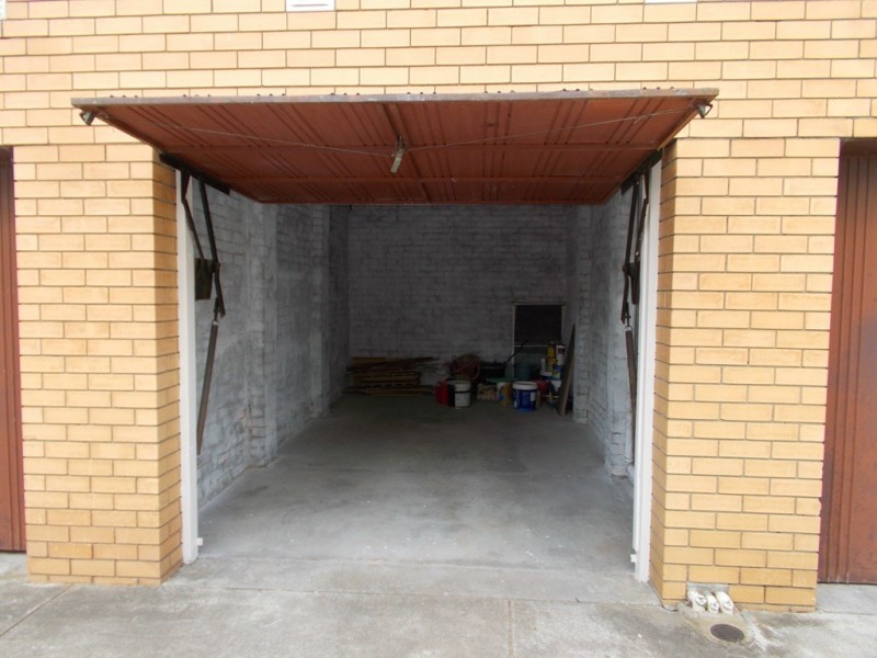 2/443 Warrigal Road, Burwood VIC 3125