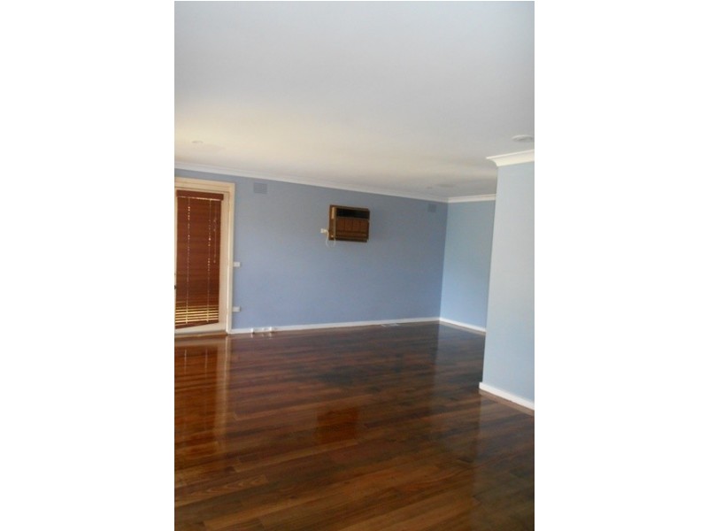 8 Crestdale Road, Wantirna VIC 3152