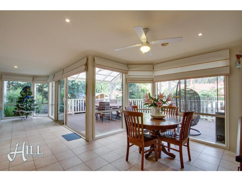 8 Glenwood Grove, Knoxfield VIC 3180