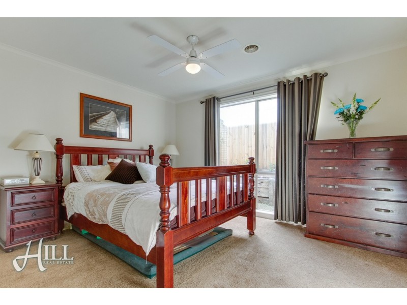 8 Glenwood Grove, Knoxfield VIC 3180