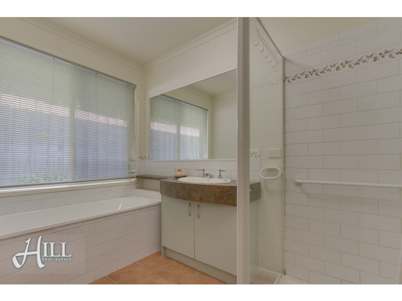 16 Mayfair Drive, Ferntree Gully VIC 3156