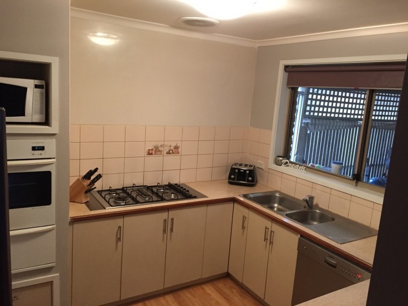 37 Godwin Crescent, Cranbourne North VIC 3977