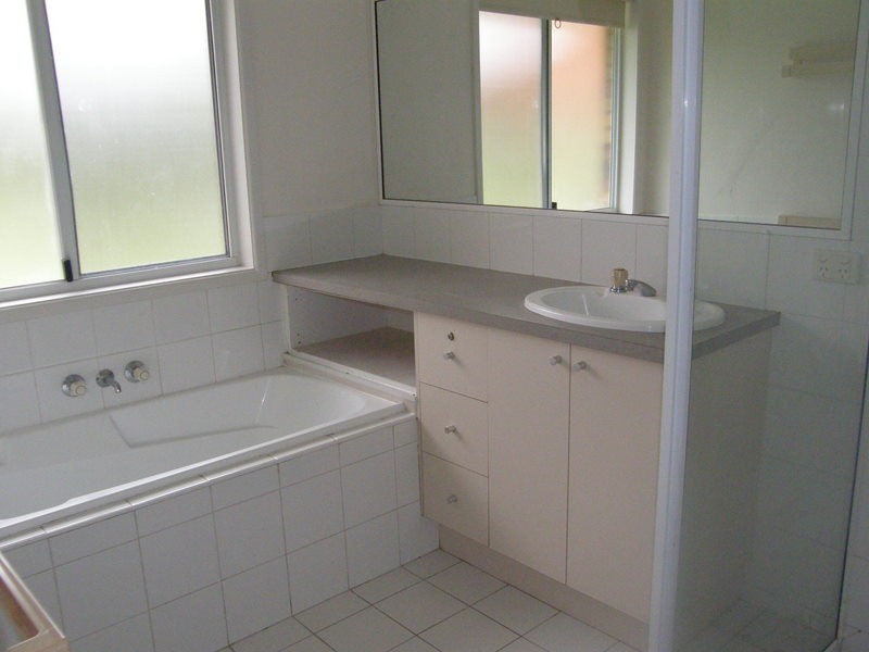 6 Janna Court, Eatons Hill QLD 4037