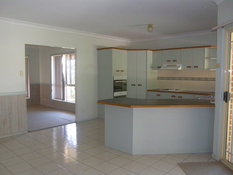 9 Marina Court, Eatons Hill QLD 4037