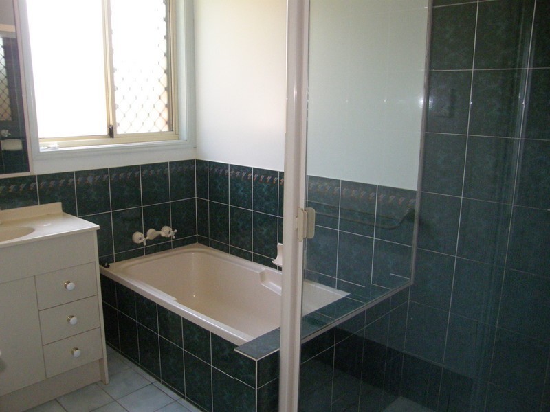 9 Marina Court, Eatons Hill QLD 4037