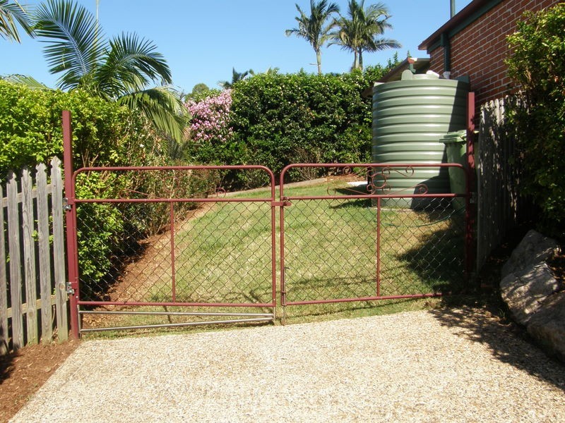 9 Marina Court, Eatons Hill QLD 4037