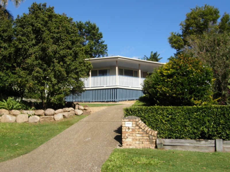 9 Phoenix Court, Eatons Hill QLD 4037