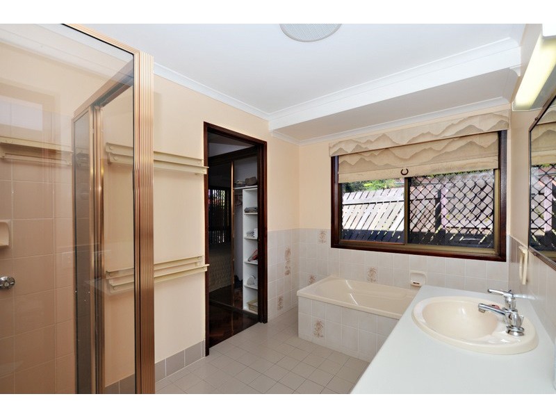 4 Charmaine Court, Albany Creek QLD 4035