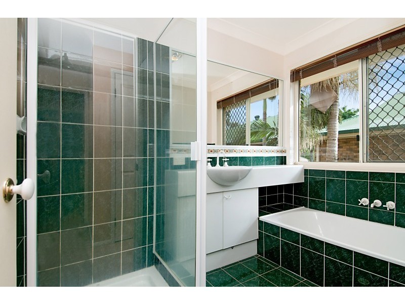15 Silkyoak Way, Albany Creek QLD 4035