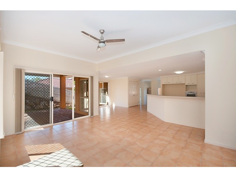 30 Silkyoak Way, Albany Creek QLD 4035