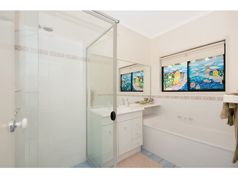 1 Roundelay Court, Eatons Hill QLD 4037