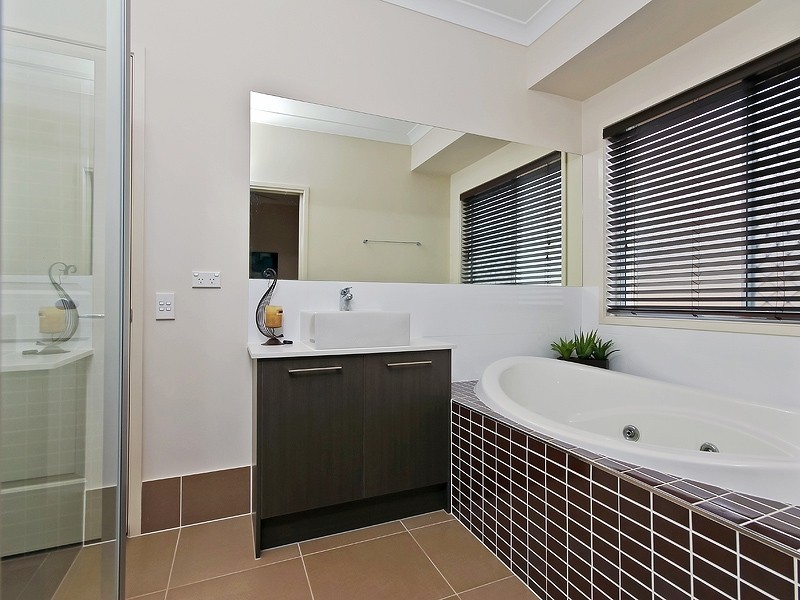 19 Louise Court, Cashmere QLD 4500