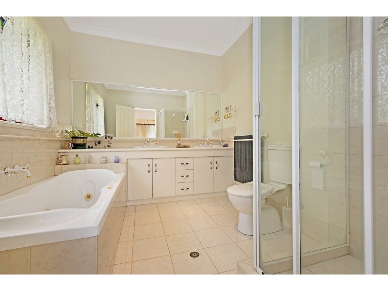 Eatons Hill QLD 4037