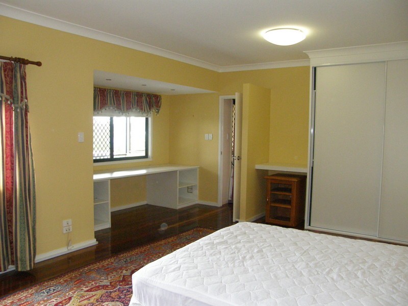 17 Emanual Court, Eatons Hill QLD 4037