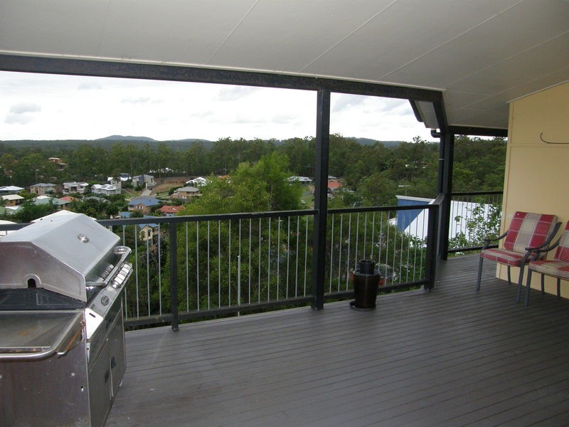 17 Emanual Court, Eatons Hill QLD 4037