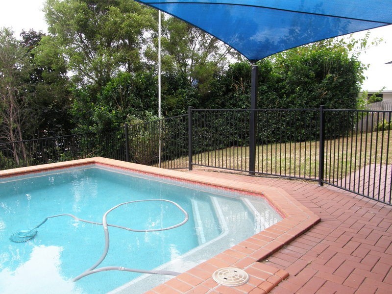 17 Emanual Court, Eatons Hill QLD 4037
