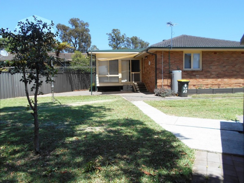 35 Roebuck Cres, Willmot NSW 2770