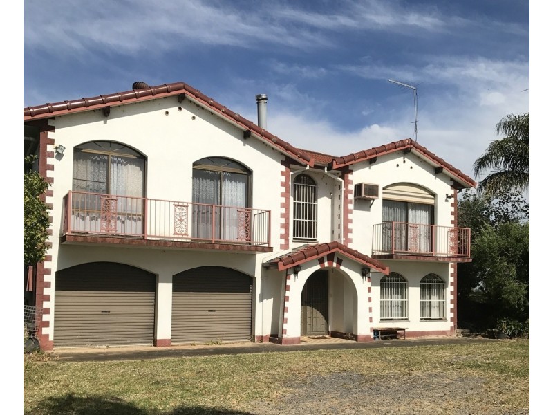 25 Aldington Rd, Kemps Creek NSW 2178