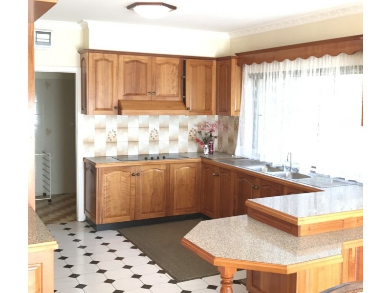 25 Aldington Rd, Kemps Creek NSW 2178