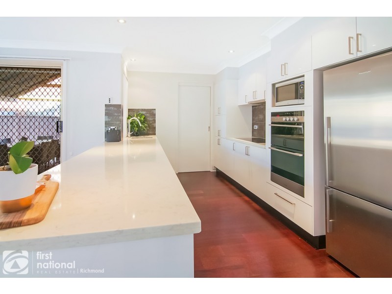 90 Summerfield Ave, Quakers Hill NSW 2763