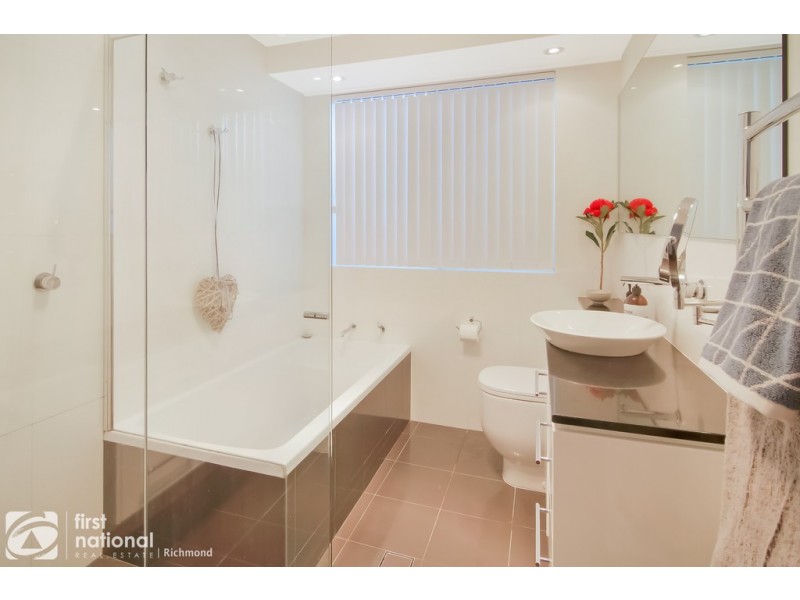 90 Summerfield Ave, Quakers Hill NSW 2763