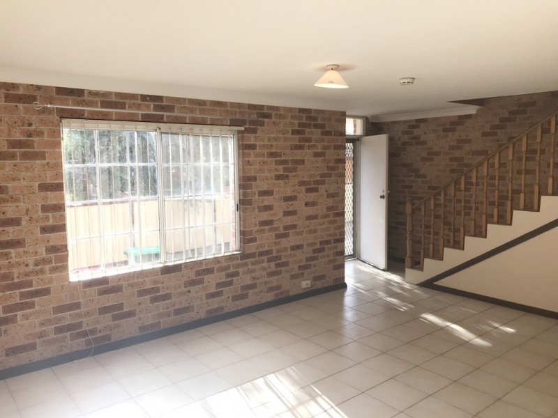 2/33 Woods Road, South Windsor NSW 2756