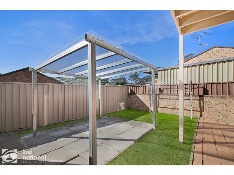 2/27 Red House Cres, Mcgraths Hill NSW 2756