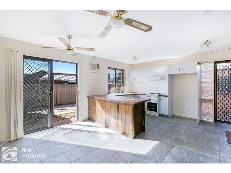 2/27 Red House Cres, Mcgraths Hill NSW 2756