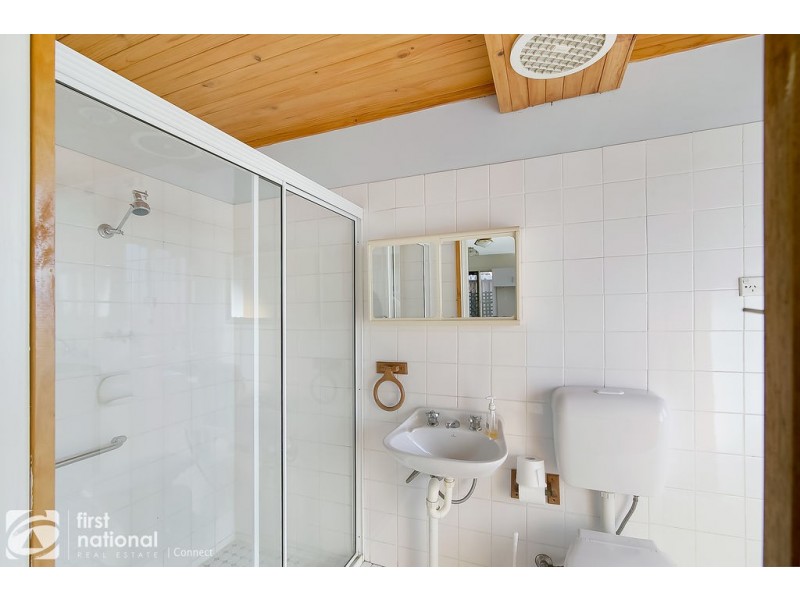 2/27 Red House Cres, Mcgraths Hill NSW 2756