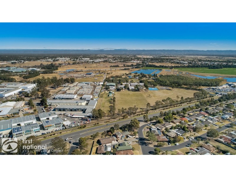 2/27 Red House Cres, Mcgraths Hill NSW 2756