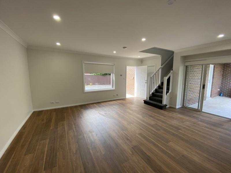 2/11 College st, Richmond NSW 2753