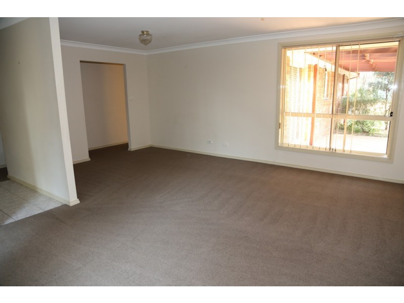 11 MacKenzie Ave, Glenmore Park NSW 2745