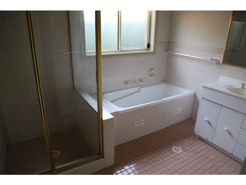 11 MacKenzie Ave, Glenmore Park NSW 2745