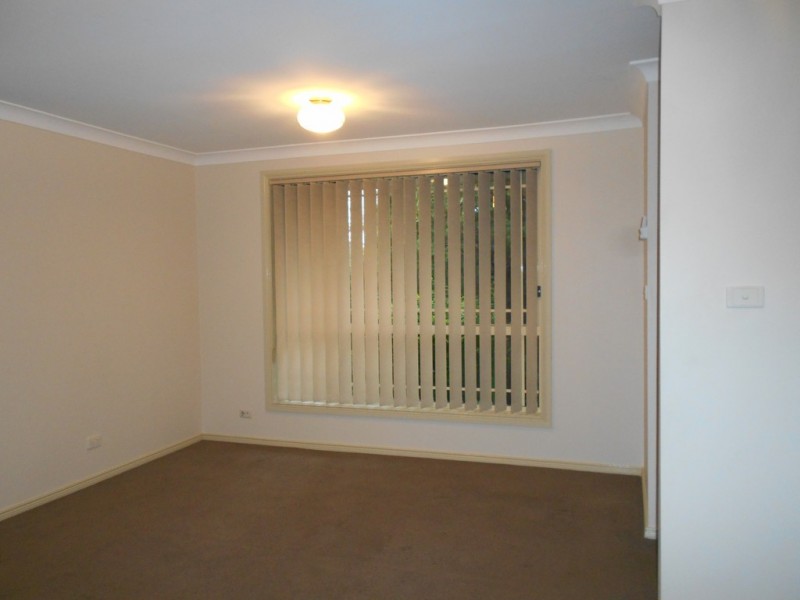 11 MacKenzie Ave, Glenmore Park NSW 2745